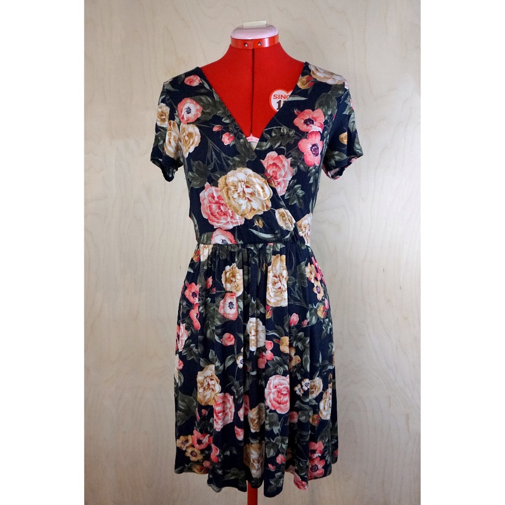 ModCloth "Flawlessly Flirty" Navy Floral Knee-Length, Short-Sleeve Dress